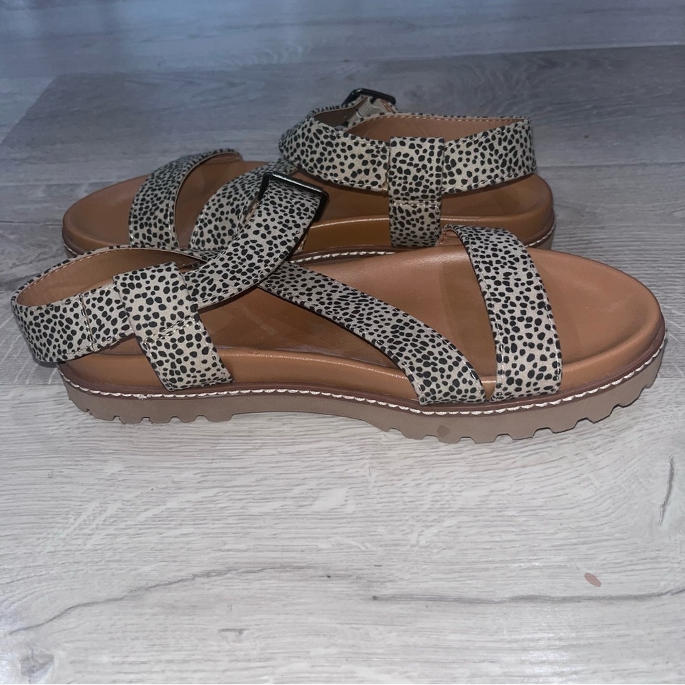 Womens Spotted Strappy Sandals - Leopard Print - Picture 3 of 5